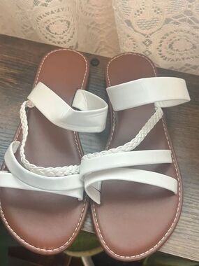 NEW Women’s Size 9 White Braided Strappy Flat Sandals Boho